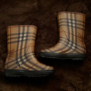 Kids Burberry rain boots for boy or girl good condition only worn twice